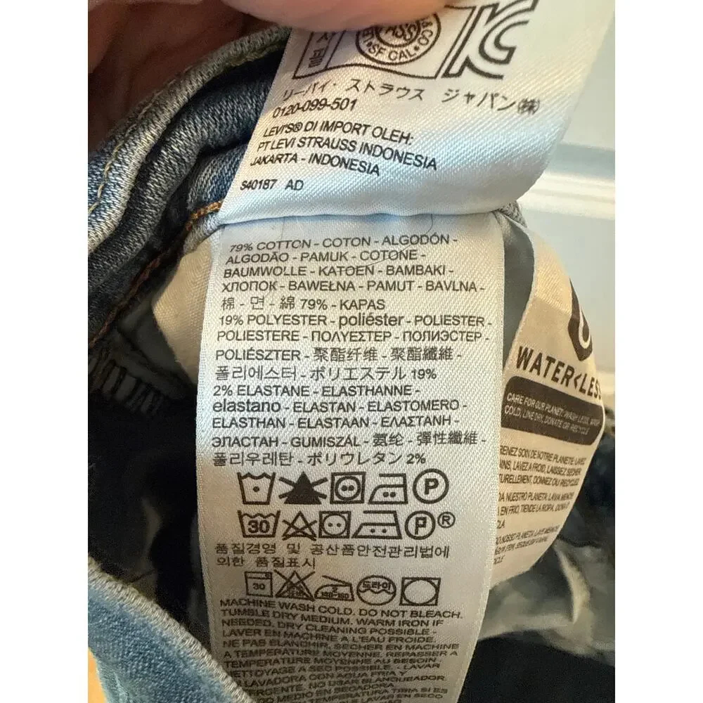 Levi’s Boyfriend Jeans in Medium Wash, 33